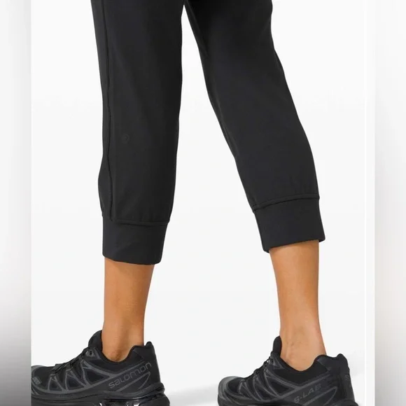 Lululemon Ready To Rulu Jogger Crop in Black Size 2 - Picture 4 of 13